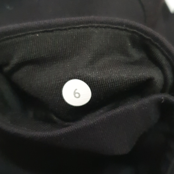 Lululemon Classic Black Cropped Leggings - Picture 5 of 7